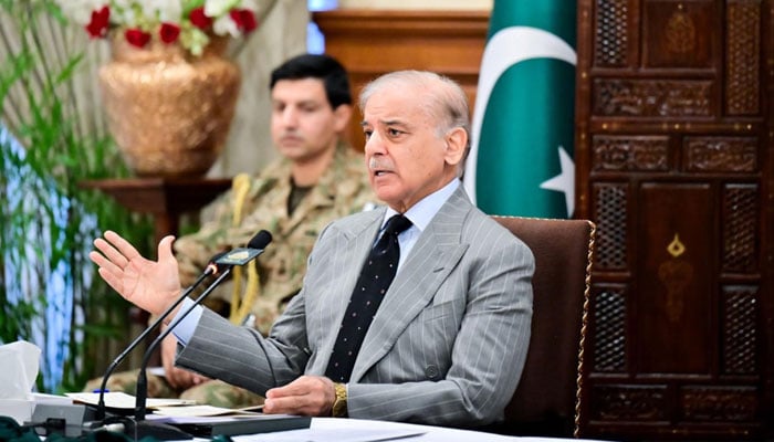 کے پی، 160 ارب کا ترقیاتی پیکیج، وفاقی حکومت، عسکری قیادت کے ساتھ ملکر مسائل حل کرے گی، وزیراعظم