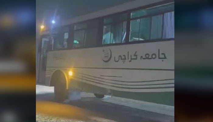 جماعت اسلامی کے ٹاؤن کی جانب سے جامعہ کراچی کو 8 بسوں کا تحفہ