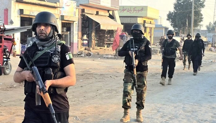 کرک میں دہشت گردوں کا حملہ، ڈی ایس پی سمیت 4 اہلکار شہید، 2 دہشت گرد ہلاک