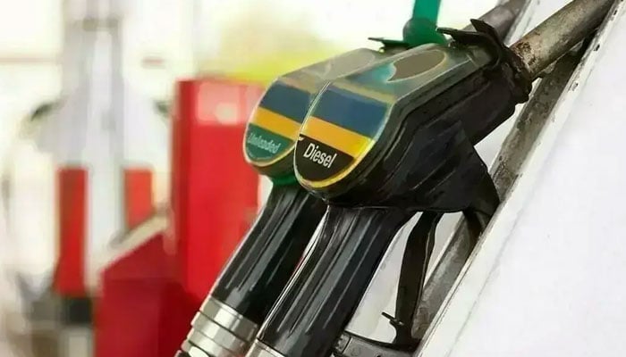 ڈیزل ایک روپے 64 پیسے مہنگا پٹرول ایک روپے 60 پیسے فی لیٹر سستا