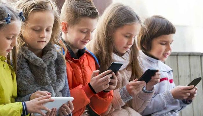 یونان میں 15 سال سے کم عمر بچوں کے سوشل میڈیا استعمال پر پابندی کا بل منظور