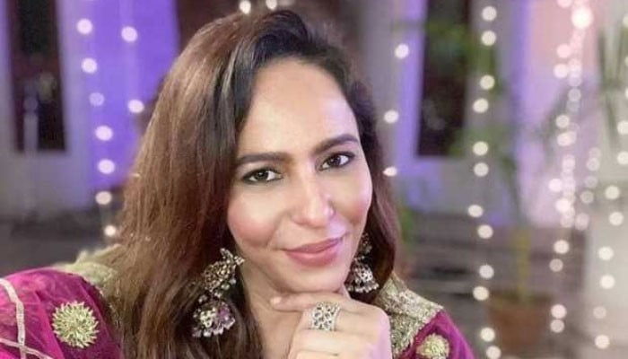 Zainab Qayyum asks co-stars to avoid gatherings amid surge in Covid-19 cases