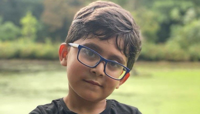 Celebs shower praises on kid shamed for wearing glasses