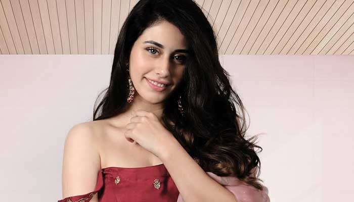 warina hussain sexy image