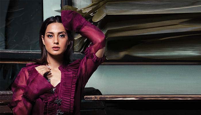iqra aziz purple dress Iqra Aziz For Cross Stitch Lawn Zeenat Style