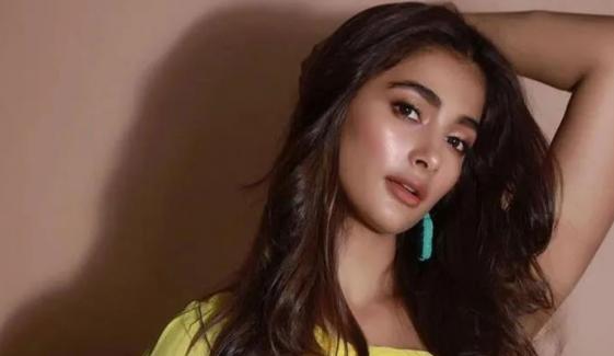 Pooja Hegde lost luggage on way to Cannes, faces dilemma 