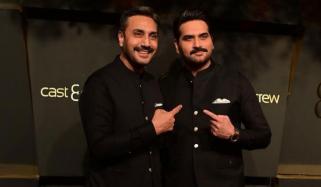 Humayun Saeed, Adnan Siddiqui make smashing entry at 'Gentleman' premiere: Watch 