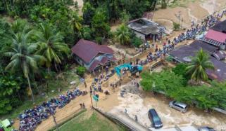 Indonesia hit by deadly flash floods and cold lava: 28 Dead, many missing