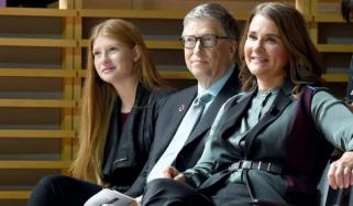 Bill Gates and wife Malinda French congratulate daughter Jennifer on her graduation