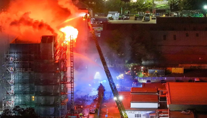 London tower block fire: 100 evacuated as blaze declared 'Major incident’