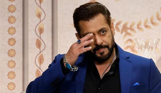 Salman Khan arrives to vote amid Maharashtra elections in tight security  