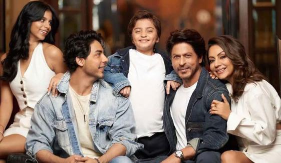 Shah Rukh Khan turns vote casting in family outing: WATCH