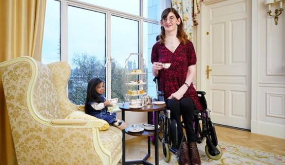 Viral tea party between world’s tallest and shortest women takes over internet