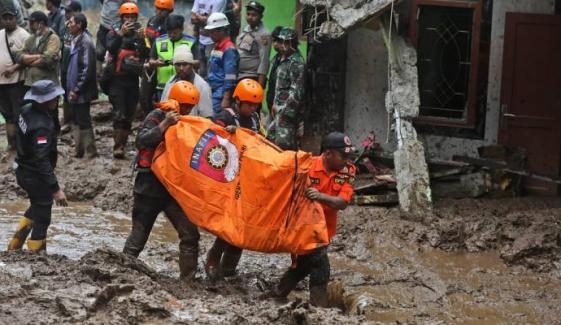 Tragic minibus disaster leaves 27 dead amid flash floods in north Sumatra 