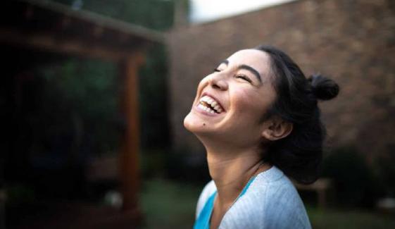 Expert reveals impacts of laughter on health and healing