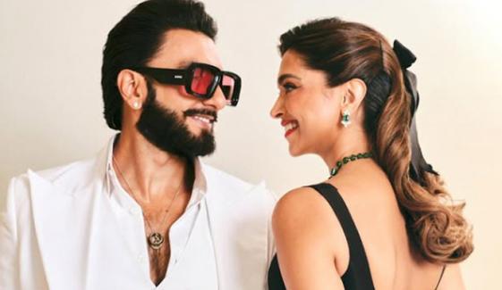 Ranveer Singh, Deepika Padukone reveals daughter Dua's face at private event