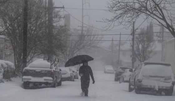 US South hit with deadly snowstorm, thousands of flights canceled