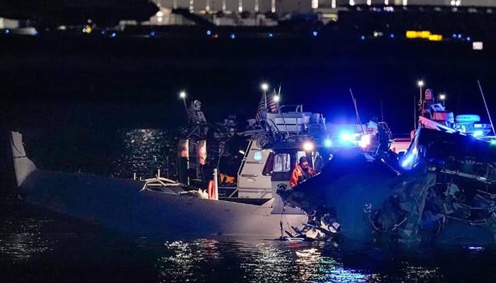 Washington DC plane crash: 19 bodies recovered from Potomac River