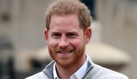 Prince Harry’s unexpected gesture steals show at Invictus Games: SEE