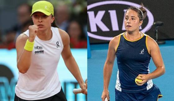 Iga Swiatek crushes Cocciaretto to reach Italian Open third round