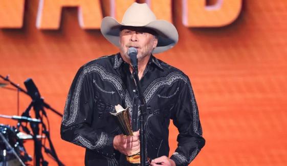 Alan Jackson marks emotional return at ACM Awards amid illness