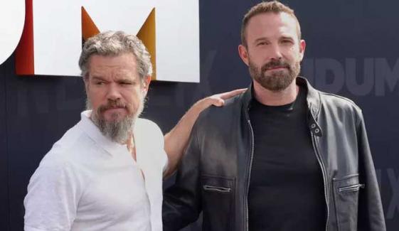 Ben Affleck pokes fun at Matt Damon’s gray beard at Netflix Tudum event