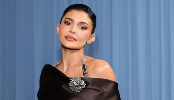 Kylie Jenner earns 'girl's girl' title after sharing breast implant details