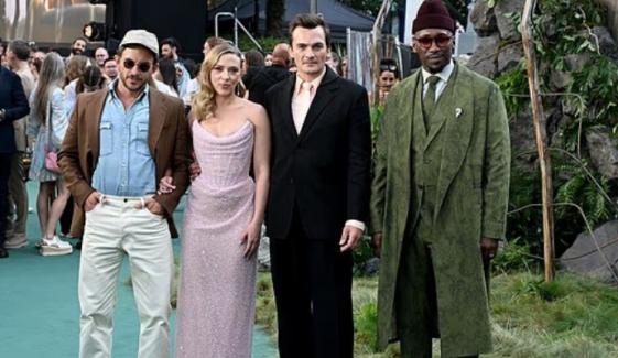 Scarlett Johansson reunites with cast at 'Jurassic World' London premiere