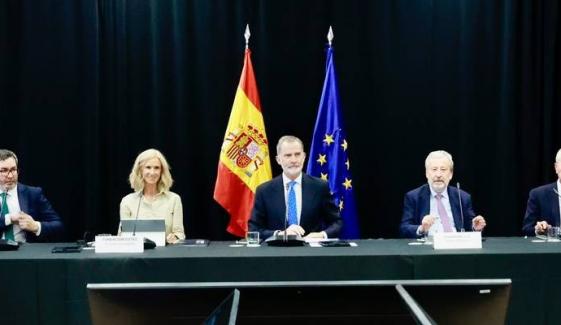 King Felipe holds urgent meeting with trustees after attending summit