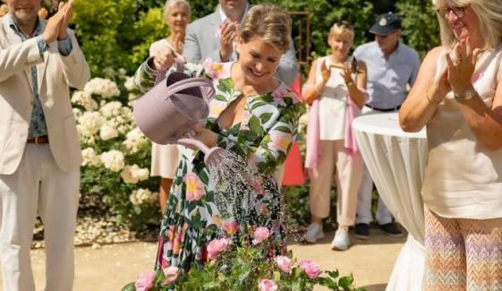 Grand Duchess Maria christens symbolic rose to honour breast cancer patients