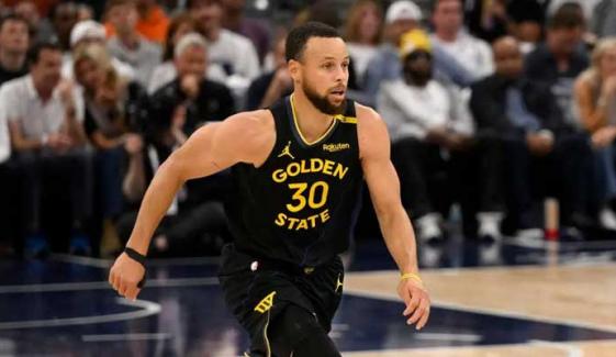 Stephen Curry makes rare appearance at Chase Center as Valkyries wins big
