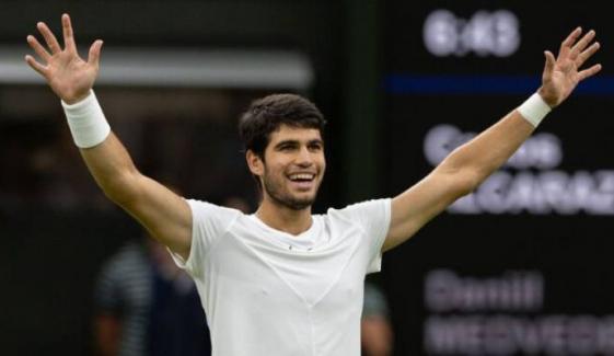 Wimbledon 2025 results: Alcaraz wins opener as fan faints in scorching conditions