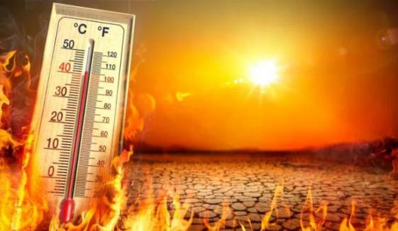 UK weather: Hottest day of 2025 recorded as temperatures soar to 33.9C  