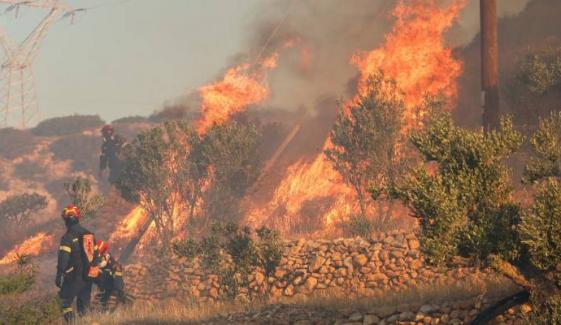 Greek island wildfire forces 1,500 to evacuate as heatwave intensifies