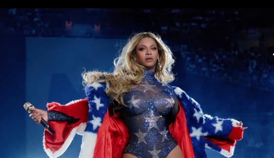 Beyoncé rocks stars-and-stripes in patriotic look to mark July 4th during show