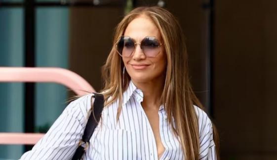 Jennifer Lopez celebrates Fourth of July with glowing selfies: See