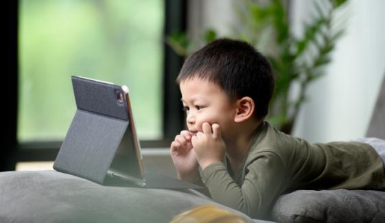 Excessive screen time linked to delayed learning in children, study