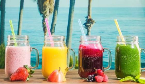 Juice, smoothies and soft drinks can dehydrate you in hot weather, say experts