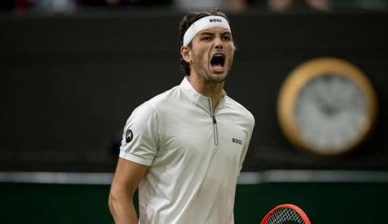  Taylor Fritz reaches first Wimbledon semi-final after thrilling victory 
