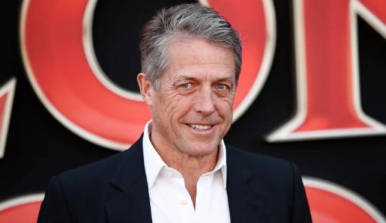 Hugh Grant enjoys nap at Wimbledon, drawing mixed reaction from fans