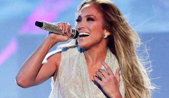 Jennifer Lopez mesmerizes crowd at Spanish festival despite weather setback
