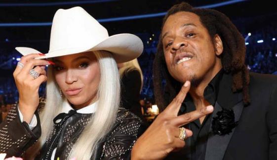 Jay-Z joins Beyoncé during Atlanta show after secret son statement