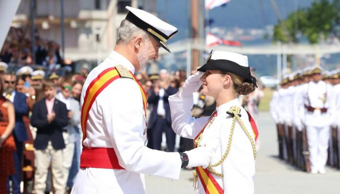 Princess Leonor salutes King Felipe during emotional reunion