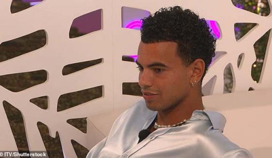 'Love Island' alum Harrison Solomon walks away from show