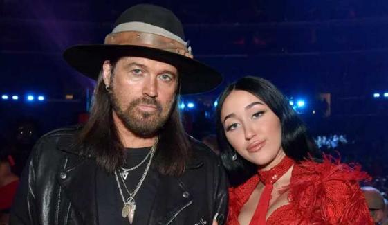 Billy Ray Cyrus mesmerizes crowd with daughter Noah at her album release show