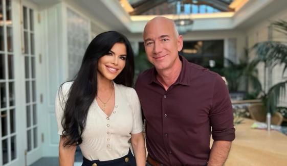 Lauren Sánchez sizzles in bold black dress during date night with Jeff Bezos