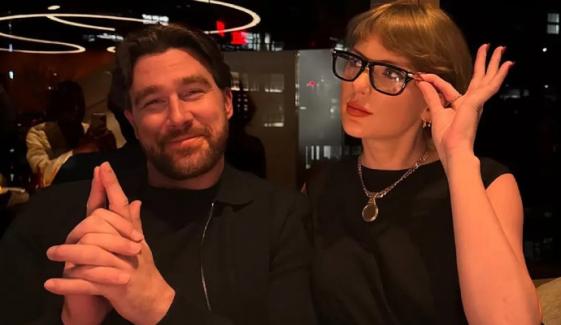 Taylor Swift sparks engagement buzz with Travis Kelce after lock screen reveal
