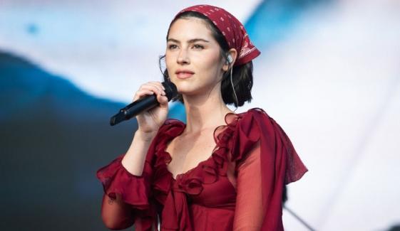 Gracie Abrams rocks Toronto with electric vibes during unforgettable show 