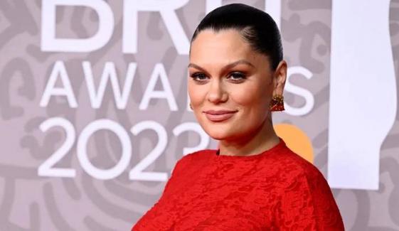 Jessie J ends up in hospital weeks after breast cancer surgery 
