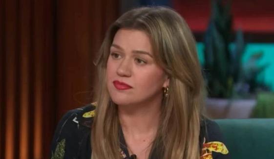 Kelly Clarkson apologizes to fans as she postpones shows for ex-husband